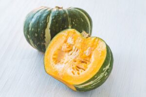 ドッグフードのかぼちゃ。βカロテンや食物繊維が豊富な緑黄色野菜。皮や種は与えて大丈夫？